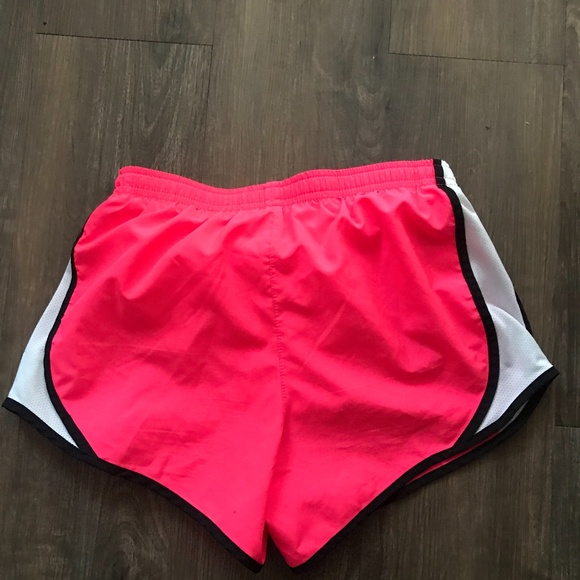 NIKE PINK SHORTS - Picture 3 of 4